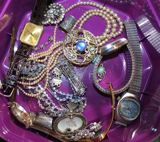 Qty of costume jewellery & watches